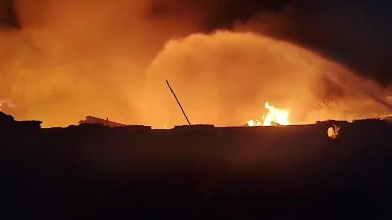 6a9ba46d7b296-massive-fire-at-bag-factory-in-ghaziabad-051103872-16x9